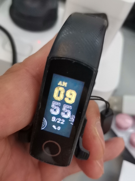 荣耀手环5标准版，9成新。