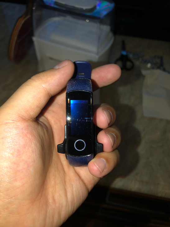 荣耀手环4，成色看图自定义，主机充电器都在...