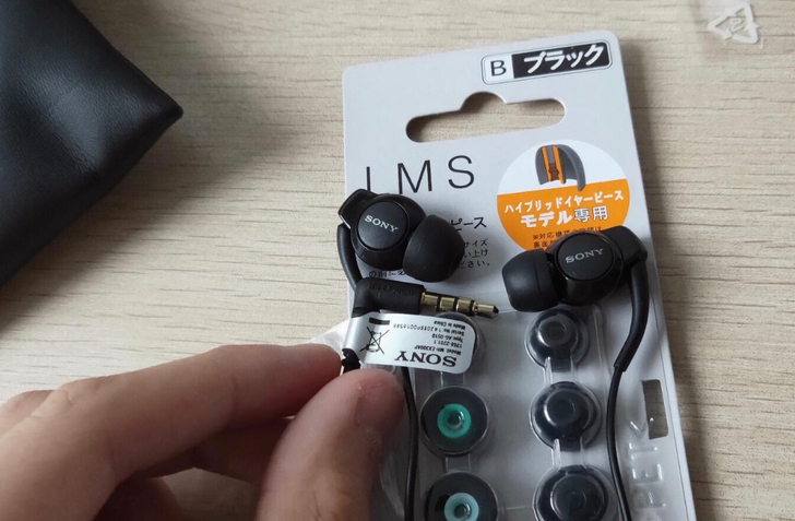 全新的索尼重低音降噪耳机