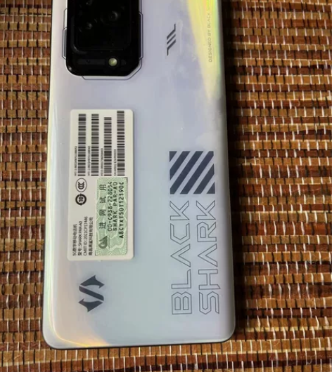 黑鲨5 12加265用了一个礼拜想换苹果了...
