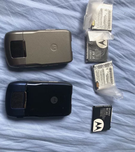 备用机，学生机，老人机，摩托罗拉V3两部，...