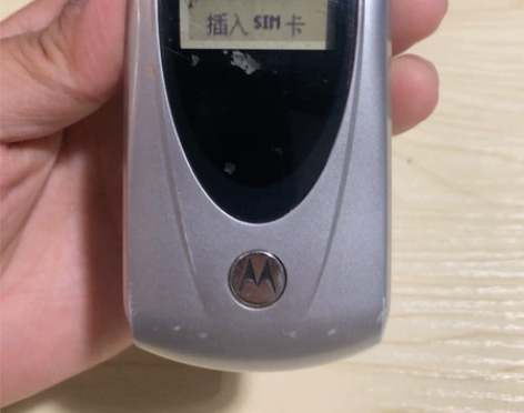摩托罗拉T720翻盖手机,没有电池,夹电开...