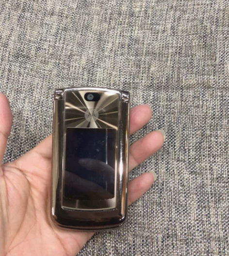 摩托罗拉V8品相如图功能一切正常 感兴趣的...