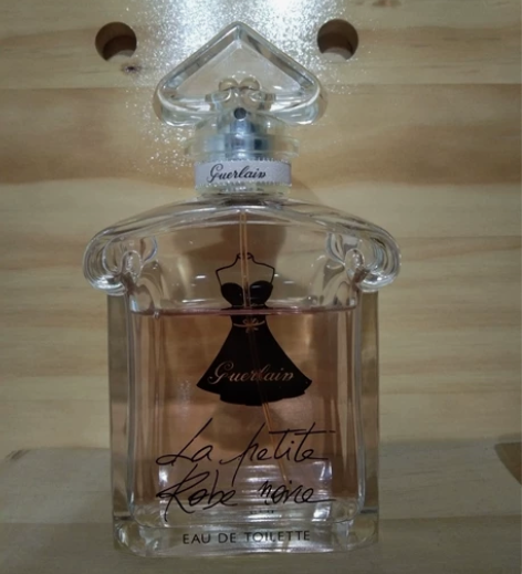 娇兰小黑裙淡香香水100毫升余量如图 出闲...