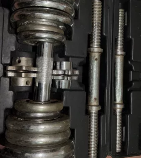 出售哑铃一套装，不要问我多重，图写着 感兴...