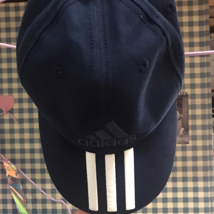 阿迪达斯帽子！