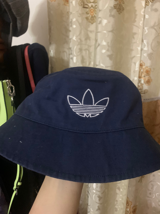阿迪达斯帽子 双面佩戴 超级好看 我带着有...