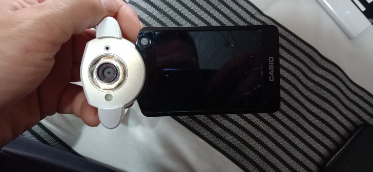 casio卡西欧自拍神器 碎屏啦 不想要啦...