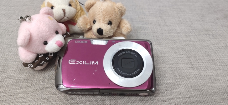 卡西欧z1相机，成色如图，正常使用