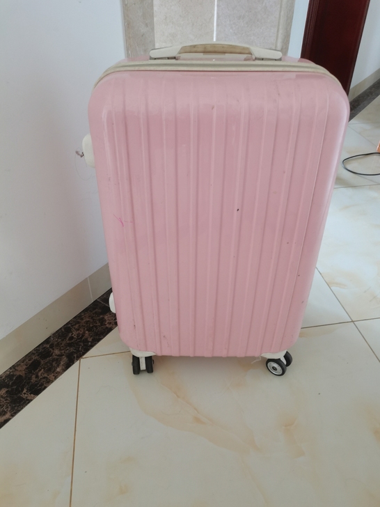 24寸行李箱自提，不发货，地址水木融城
