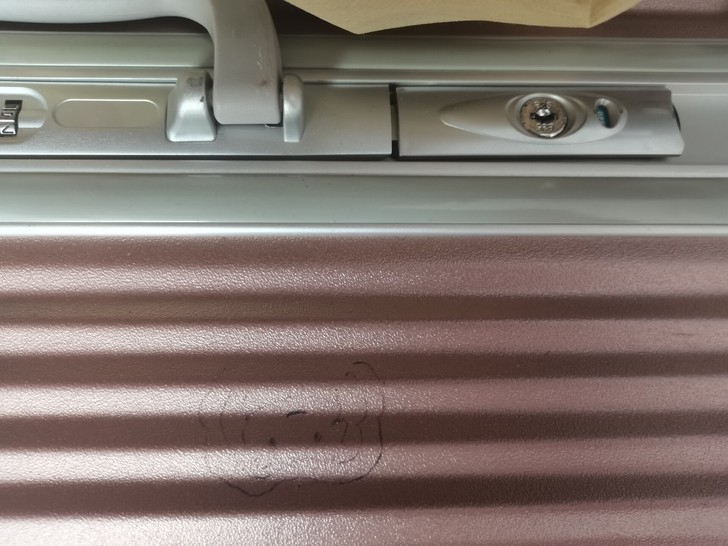 本人急需卖出，购买者可以看实体，拍摄角度虽...