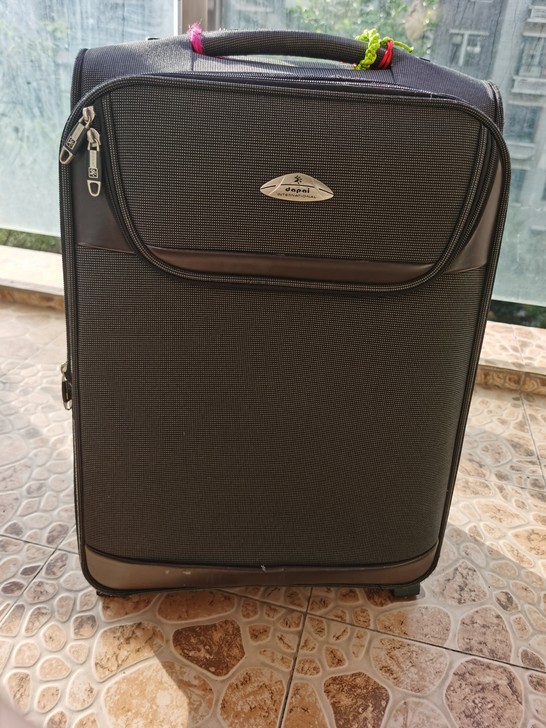 20寸登机箱 超能装，100元转