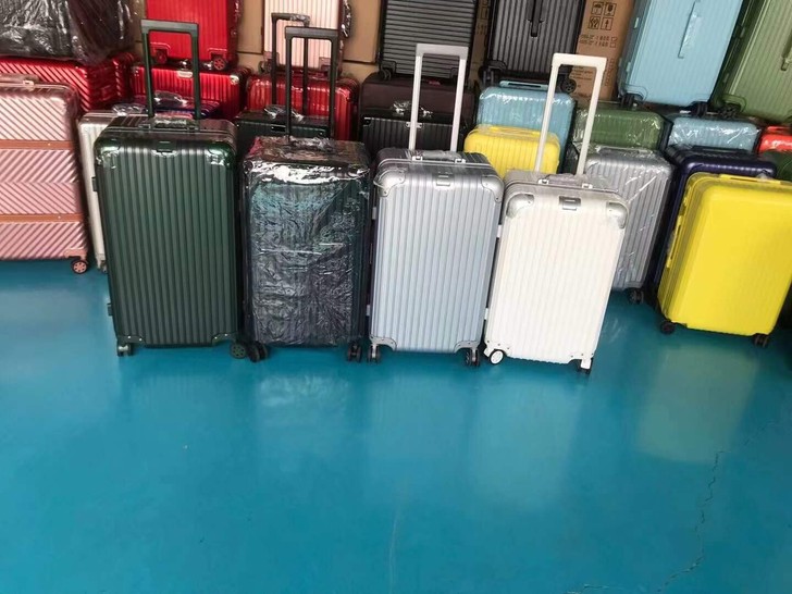 拉杆箱 运动款 今年 红款，运动款加厚版，...