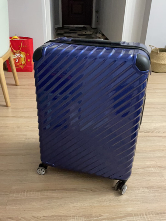 网易严选28寸行李箱拉杆箱。成色还不错，就...