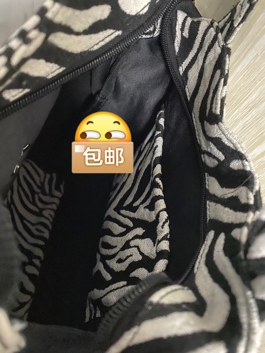 斑马帆布包，很厚的，8成新，没背几次