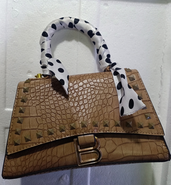 好看的包包,精致,有肩带