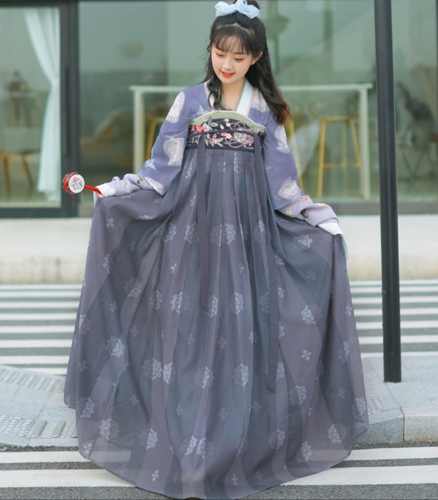 全新仅试穿，吊牌在，仅下裙和披帛