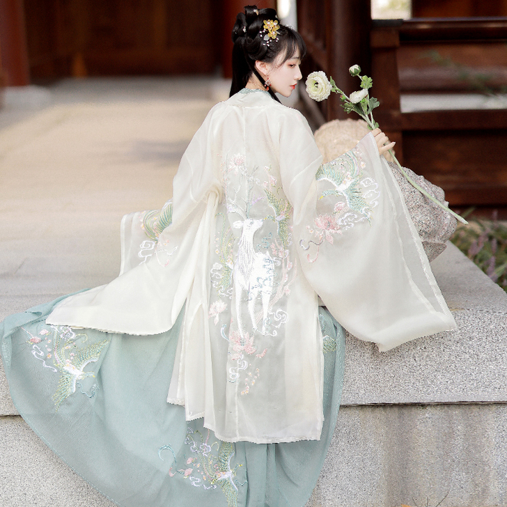 全新 吊牌摘了，仅上身试穿就压箱底了