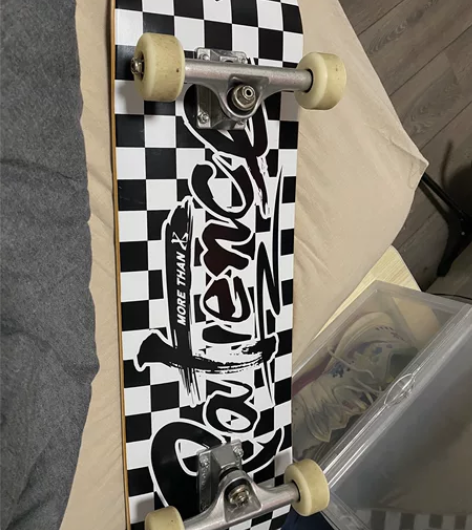 dbh滑板 滑过十分钟 有意者私聊 可小刀...