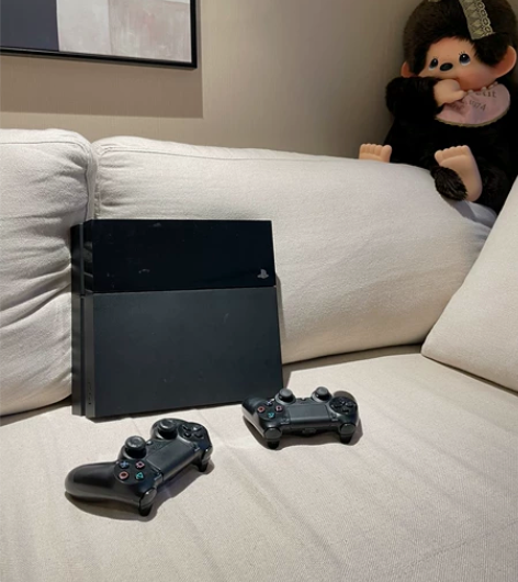 买了PS5，17年购入PS4闲置了，8成新...