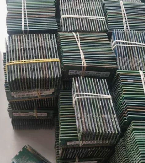 出ddr3    2g单面电镀得的，一千来...