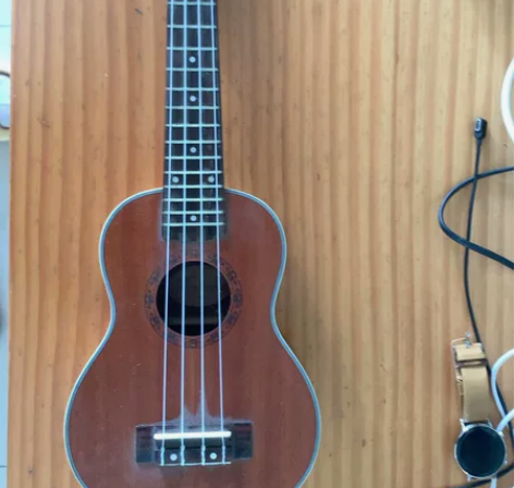 尤克里里，买来不会弹，自提。 感兴趣的话点...