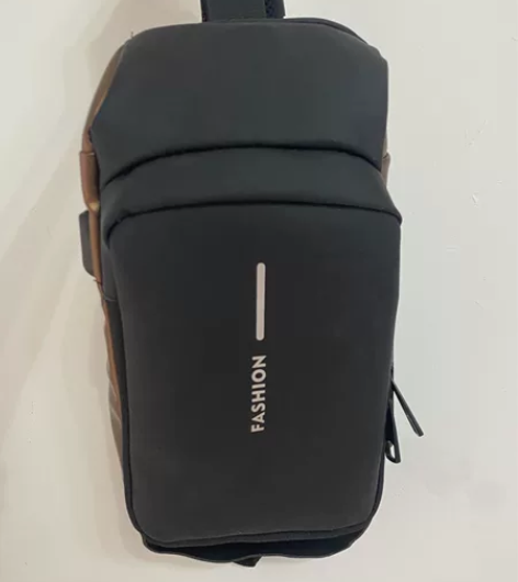 全新男士，斜挎胸包，低价25出 感兴趣的话...