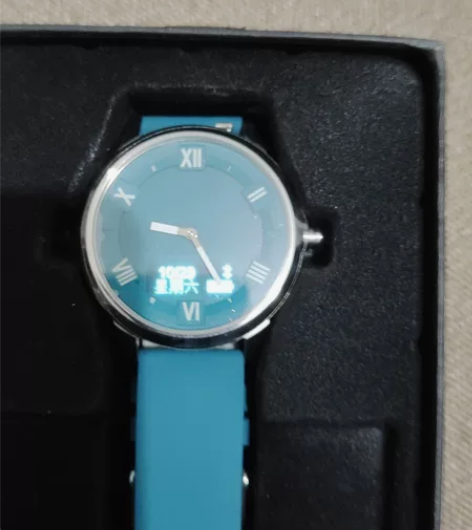 联想蓝牙智能运动手表，几乎全新。就充了一次...