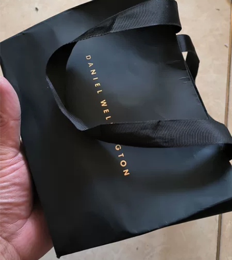 丹尼尔惠灵顿，DW，专柜正品手表。前后原膜...