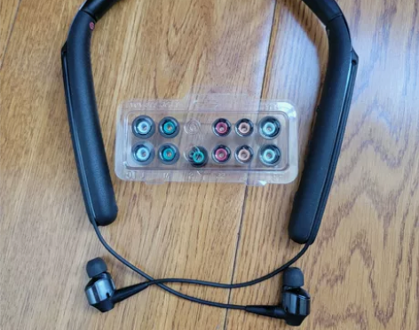 索尼降噪耳机，音质好。 感兴趣的话点“我想...