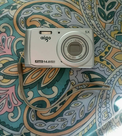 爱国者F560相机，成色如图，正常使用。 ...