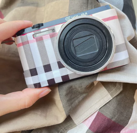 卡西欧zr1200 红色 拍照的话 屏幕是...