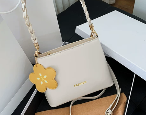 天彩翼飞 女士包 感兴趣的话点“我想要”和...