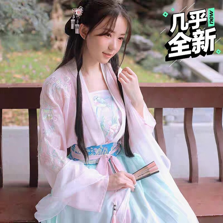 穿过一次，送发饰，可刀，吊牌标签在