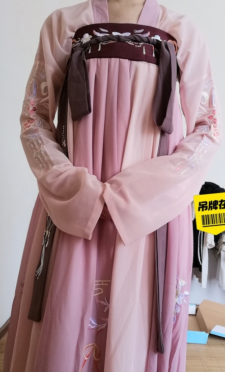 柒玥瑾家的汉服,有吊牌,两片式外六内三。