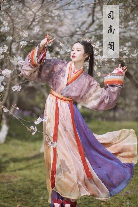 司南阁铜雀赋下裙m码,之前开他们家福袋开的...