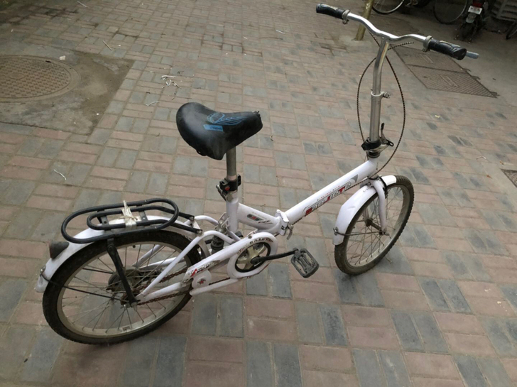 二中附近，赠车筐