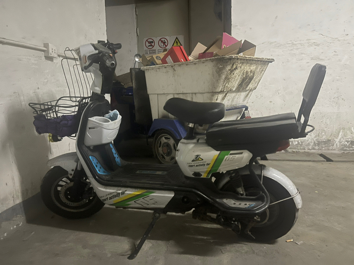 出台60v国标电动 前后轮胎刚换 满电可以...