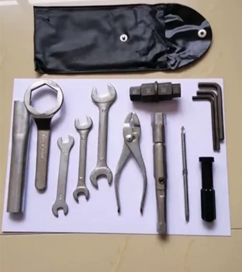 铃木大魔神GSX1400摩托车随车工具。铃...