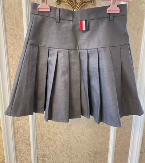 百褶裙 内有打底 本人腰围68一下可穿 感...