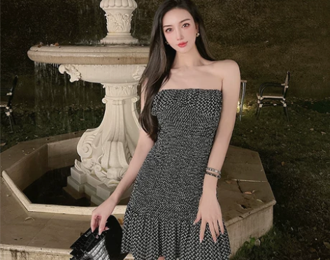 王玖玖纯欲抹胸裙夏季新款露肩性感高级感修身...