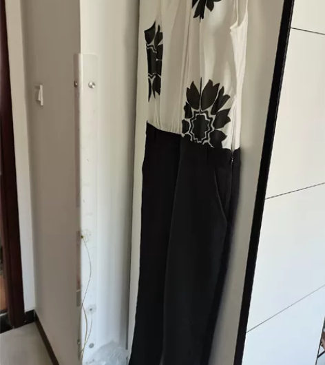 连体裤，只是因为穿着瘦了。 感兴趣的话点“...