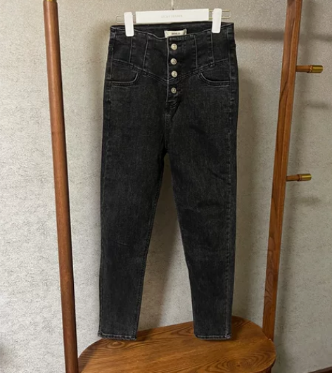 高腰小脚碳黑色牛仔裤，韩国实体店购入，秋冬...