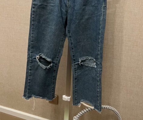 破洞八分牛仔裤 感兴趣的话点“我想要”和我...