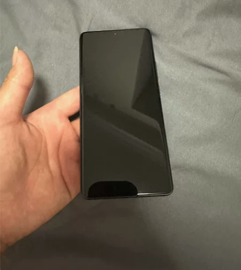自用小米12pro，8+128 无任何毛病...