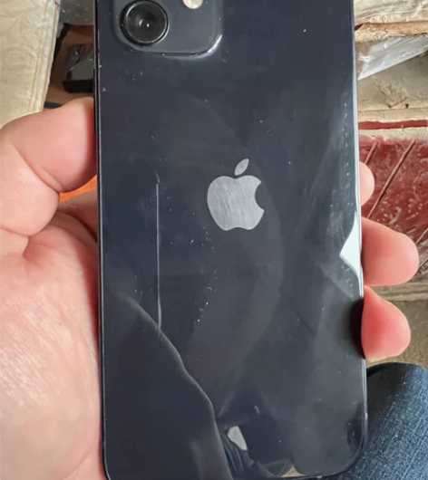 急用钱出售自用苹果12黑色，带原装充电器1...