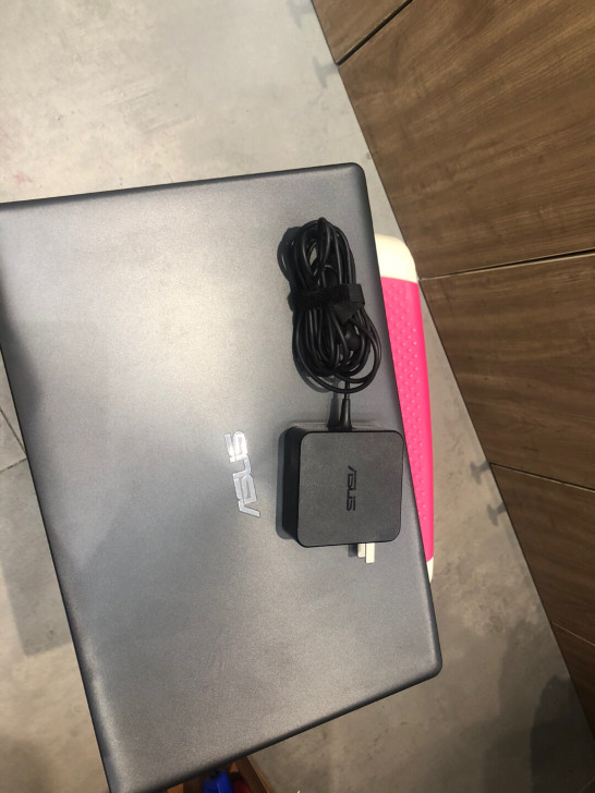 华硕笔记本电脑，八五新，由于自身用不到电脑...