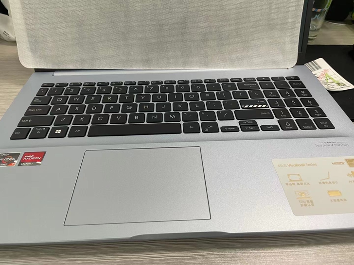 华硕无畏15笔记本电脑，AMD R7 57...