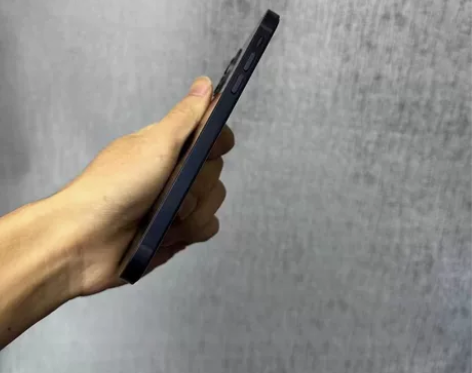 iphone 12 国行，手机 轻微使用痕...