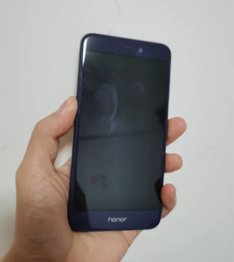 荣耀8青春版 3+32G 正在用的手机，后...